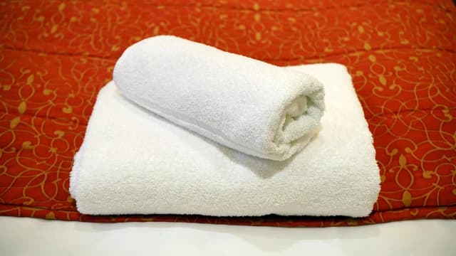 Czy w hotelu są ręczniki? Poznaj standardy i praktyki wymiany